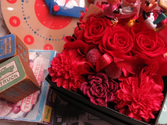 母の日 ディズニー 花束風ボックスギフト 箱を開けてサプライズ ミッキー ミニー入り プリザーブドフラワー入り