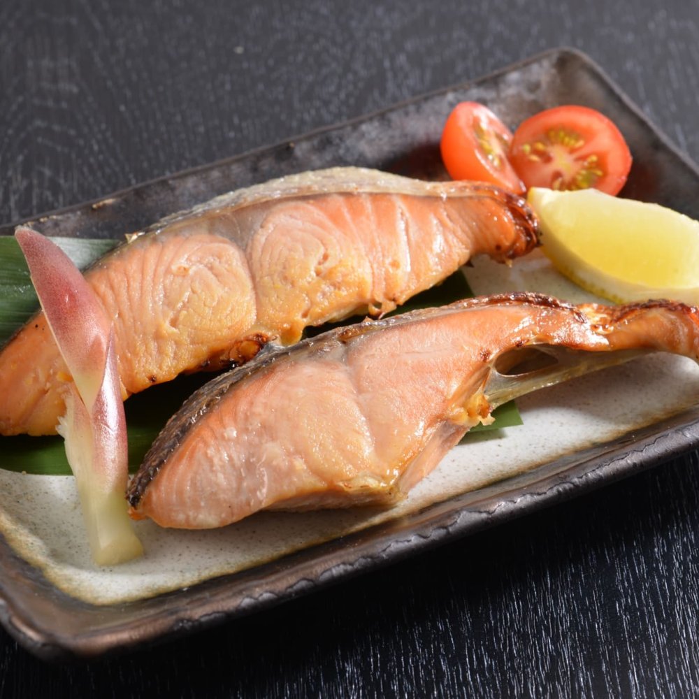 【送料無料・高級ギフト】北海道産 秋鮭西京漬＆秋鮭昆布〆セット（送料無料 プレゼント グルメ 贈り物  御祝 内祝い 景品 賞品 ご褒美 誕生日 出産祝い 結婚 上司 男 女 友達 新築 引越 送別会 定年 退職祝い 還暦  産地直送  詰合せ ギフト お歳暮 寒中見舞い）
