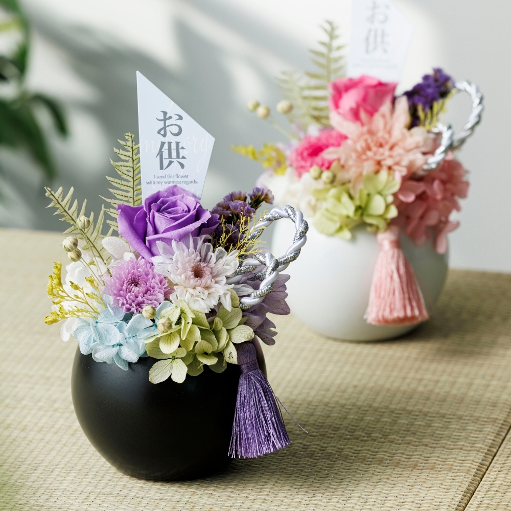 お供え 花 プリザーブドフラワー 仏花 雫 しずく 菊 供花 仏壇用 祭壇 一周忌 三回忌 七回忌 命日 法事 月命日 満中陰 33回忌 四十九日 49日 お盆 お彼岸 ブリザードフラワ- フラワーアレンジメント フラワーギフト 長持ち