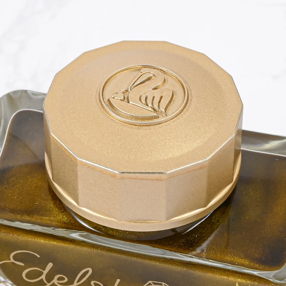 ペリカン Pelikan 万年筆 インクセット 2026限定色 Classic クラシック パイライト M200 ペン先EF(極細字) 特別生産品 高級筆記具 万年筆 文房具 送別会 誕生日 お中元 還暦祝い 結婚祝い 結婚式 高級 父の日 母の日 即日発送 クリスマスプレゼント 文房具 成人祝い ビジネス小物 ホワイトデー