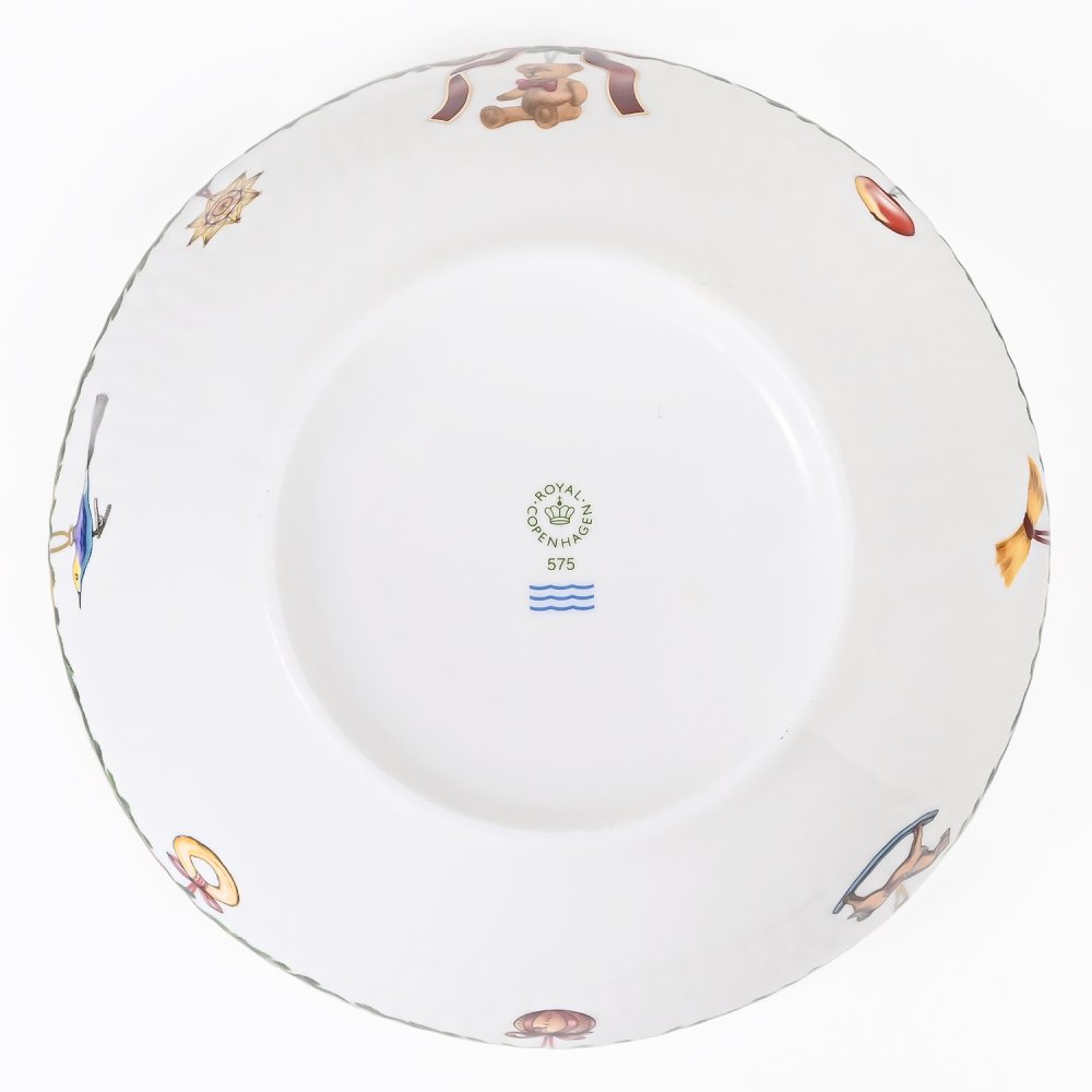 ロイヤルコペンハーゲン ROYAL COPENHAGEN スターフルーテッド ボウル 2021年新作 400ml 2503575 1060176 【スペシャルラッピング660円(別売り)】 北欧食器 洋食器 送別会 誕生日 お中元 還暦祝い 結婚祝い 結婚式 高級 父の日 母の日 成人祝い ホワイトデー