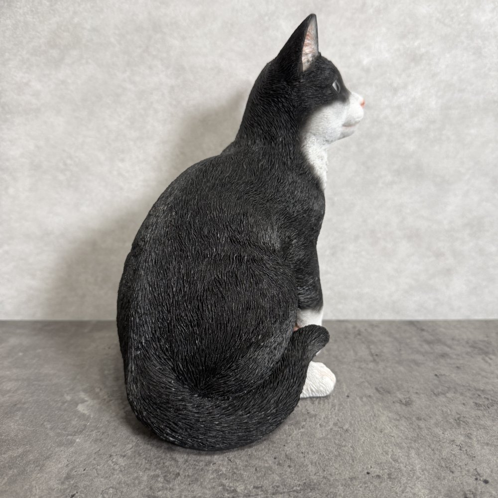 置物 お座りハチワレ黒白猫 ネコ 高さ22.5cm woobia ウービア 大きい かわいい おしゃれ ガーデン インテリア オブジェ 可愛い プレゼント 北欧 玄関 雑貨 動物 モダン 面白い 庭 ギフト 屋外 家 リアル 玄関先 ガーデンオーナメント