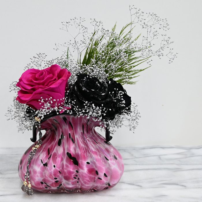 【最後の1点】ピンク＆ブラックローズ・グラス　Pink&black rose glass　超大輪薔薇　手作りガラスにアレンジ作品　プリザ　 癒やし　新居　転居　ギフト　お祝い　オフィス　画廊