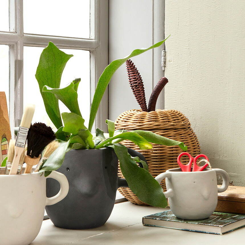 ferm LIVING ファームリビング Apple Braided Storage リンゴのカゴ Sサイズ おしゃれディスプレイ 北欧 雑貨 インテリア バスケット ラタン カゴ 飾り 収納 玄関 リビング プレゼント ギフト おすすめ