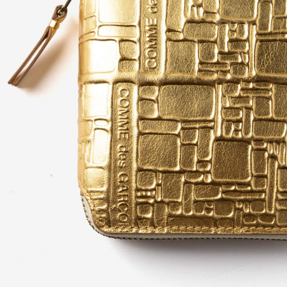 コムデギャルソン COMME DES GARCONS EMBOSSED LOGOTYPE エンボス ロゴタイプ Bifold Wallet 二つ折り財布 SA2100EG ユニセックス 財布