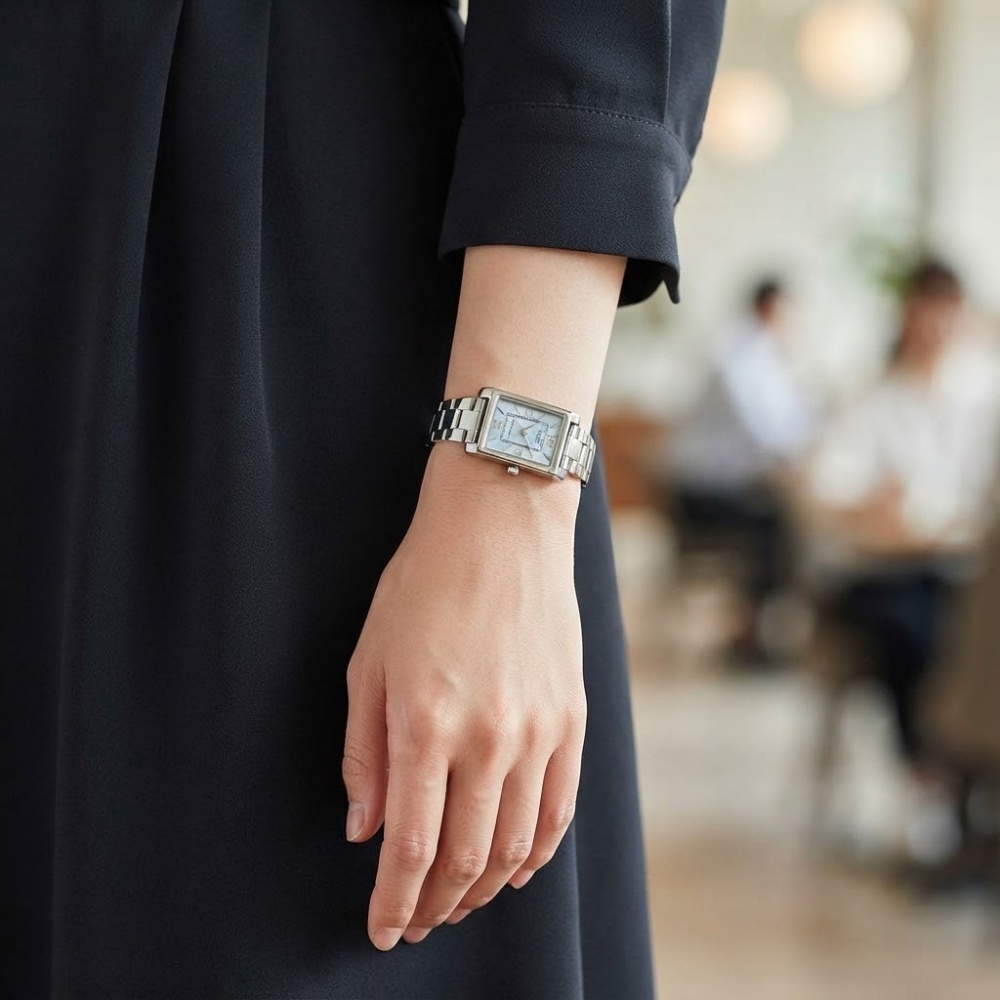 箱なし カシオ 腕時計 レディース CASIO ブルーシェル シェル文字盤 水色 アイスブルー シルバー スクエア 長方形 メタル 海外モデル 逆輸入 小さめ 上品 仕事 通勤 誕生日 就職祝い 母の日 プレゼント ギフト 成人 卒業 入学