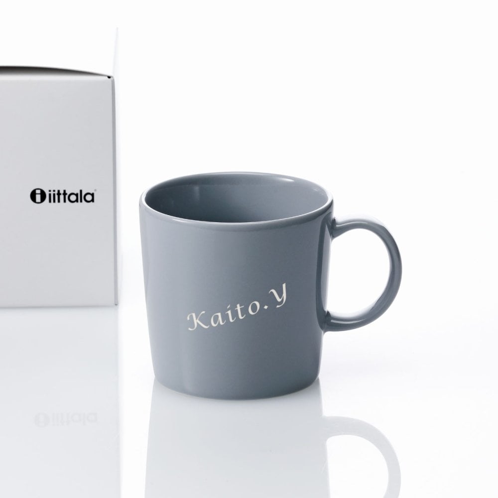 Ittala イッタラ ティーマ マグ 300ml パールグレー 名入れ彫刻代込み 誕生日 記念日 プレゼント 名前 彫刻 刻印 サプライズ ノベルティ 母の日 父の日 記念品 法人記念品 クリスマス マグカップ 敬老の日 耐熱 レンジOK オーブンOK 北欧 シンプル