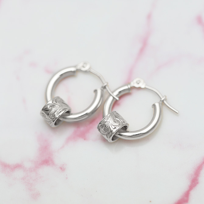 ハワイアンジュエリー フープピアス ピアス ホワイトゴールド ピアス 外径13mm クロッシングピアス スクロールチューブ 小ぶり ゴールド 揺れる 片耳(1個)購入可 K14 14KPM2053 彼女 妻 女性 レディース プレゼント ハロウィン 【品番：GE213W】