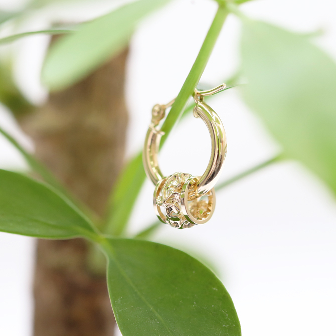 ハワイアンジュエリー フープピアス ピアス イエローゴールド ピアス 外径13mm クロッシングピアス プルメリア 透かし バレル 樽 小ぶり ゴールド 揺れる 片耳(1個)購入可 K14イエローゴールド 20G ゲージ BY THE SEA バイザシー プレゼント ハロウィン 【品番：GE211】