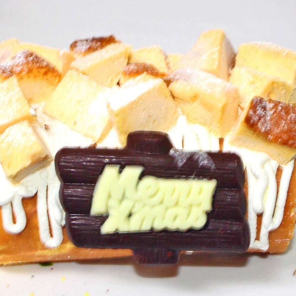 クリスマスレアチーズロールデコレーションケーキ［クリスマスケーキ クリスマスロールケーキ プレゼント ギフト コンパクトケーキ］