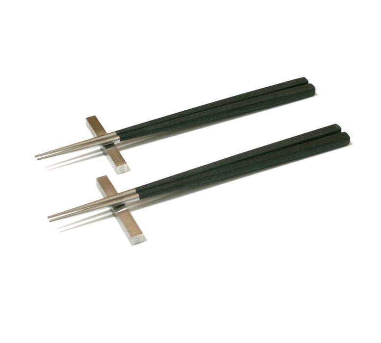 ブランドリボン・ブランドボックス付属　クチポールCutipol  KUBE　ブラック／シルバー・箸+箸置きセット 　ペア 【御結婚御祝・内祝・新築御祝・還暦御祝・御礼・寿・ギフト包装可能】