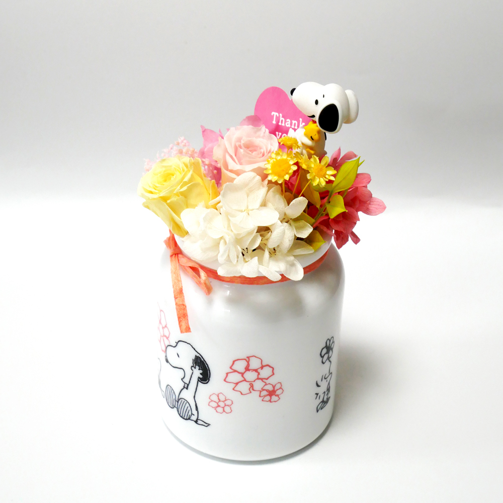 【公式ライセンス商品】送料込み スヌーピーローズアレンジHUG・Thank you【プリザーブドフラワー フラワーアレンジメント カップ 花 お花 キャラ スヌーピー 雑貨 インテリア プレゼント ギフト 母の日　誕生日 記念日 お祝い】
