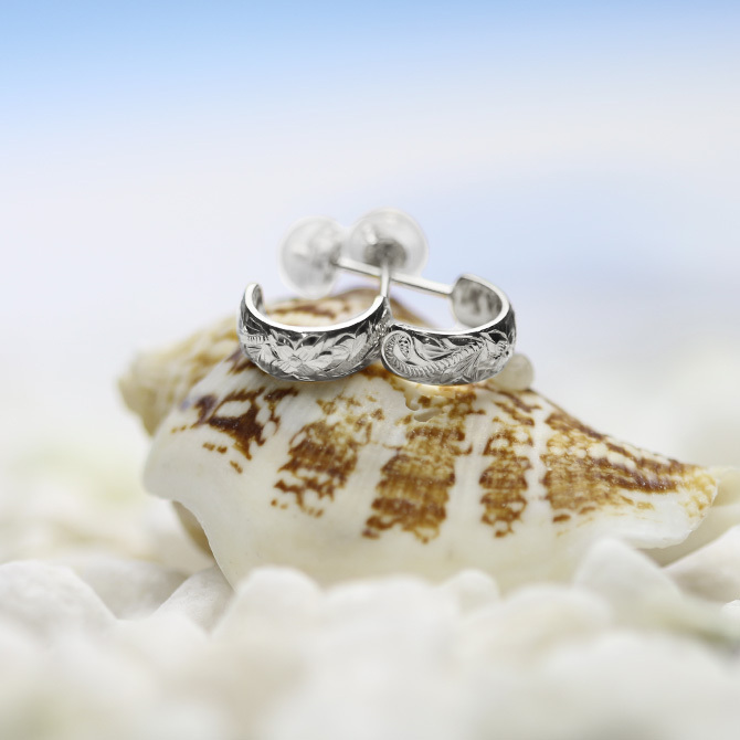 ハワイアンジュエリー フープピアス ピアス ホワイトゴールド 14K K14 14金 Sサイズ 半円 三日月 片耳(1個)購入可 14K シリコンキャッチ シンプル 20G ゲージ BY THE SEA バイザシー メンズ レディース 誕生日 プレゼント ハロウィン 【品番：GE103-10W】