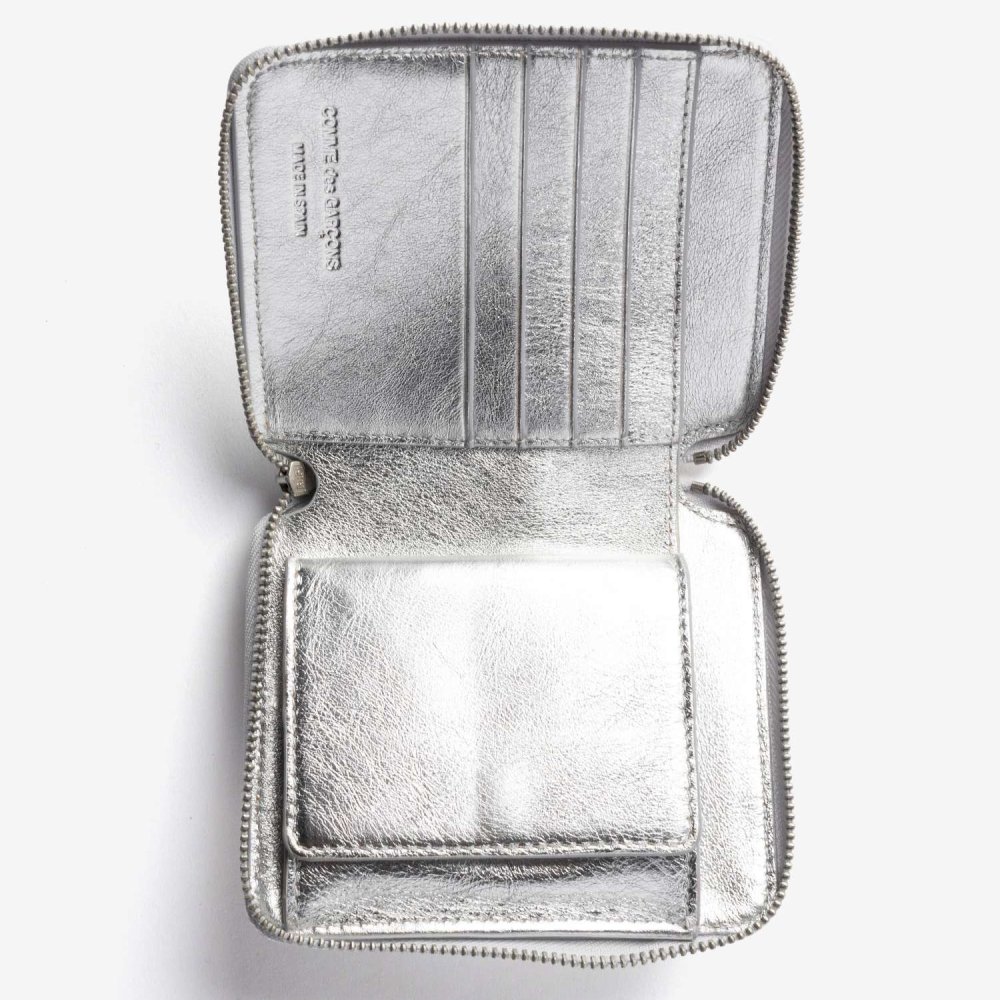 コムデギャルソン COMME DES GARCONS EMBOSSED LOGOTYPE エンボス ロゴタイプ Bifold Wallet 二つ折り財布 SA2100EG ユニセックス 財布