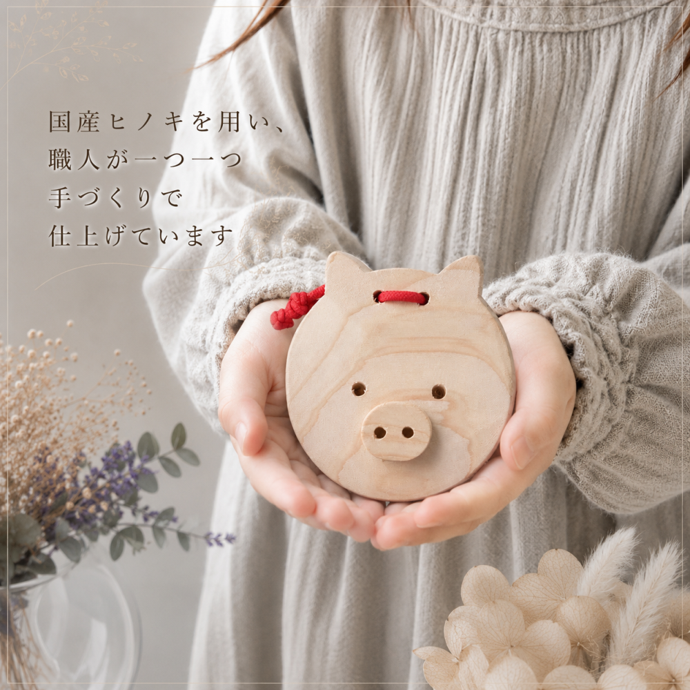 国産ヒノキのブタのカスタネット｜選べるゴム色5色｜木製楽器・子どもへの贈り物｜群馬交響楽団様使用
