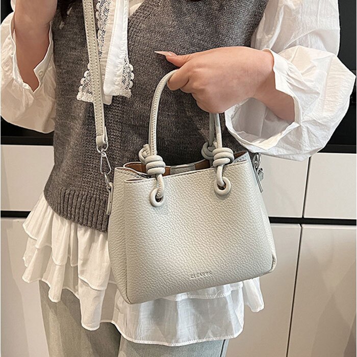 ショルダーバッグ ハンドバッグ 2WAY 通販 ハンドバック ショルダーバック ショルダー 肩掛け 斜めかけ ななめかけ トートバッグ トートバック 手提げ トート 通勤 お出掛け 小さめ コンパクト きれいめ レザー調 高級感 レディース かわいい おしゃれ