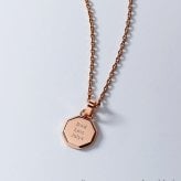 ネックレス レディース 刻印 大人 ブランド シンプル ステンレス つけっぱなし 金属アレルギー対応 オクタゴン 八角形 プレート サージカルステンレス ローズゴールドカラー クリスマス 誕生日 記念日 母の日 プレゼント テラグラティア Terra-gratia【lstn038rg】単品