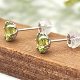 つけっぱなし ピアス プラチナ 900 ペリドット 5mm 天然石 誕生石 日本製 【品質保証書つき】 セカンドピアス メンズ レディース 1個ずつバラ売り プレゼント