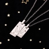 【送料無料】【名入れ無料】 ペアネックレス 2本セット ステンレス 誕生月カラーキュービック シェアハート しっぽ 猫 夜空 夜景 プレート サージカルステンレス316L アレルギーフリー アクセサリー ジュエリー プレゼント ギフト 記念日 white clover ホワイトクローバー 刻印無料 即日発送