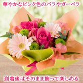 ワインギフトセット～お花とシャンパンとスイーツを送れるギフト～【フラワーアレンジメント＋スパークリングワイン＋焼き菓子】フランス シャンパーニュ 泡 375ml 辛口 ハーフボトル 生花 フラワーアレンジメント ピンク バラ ガーベラ 洋菓子 LES CACAOS マドレーヌ フィナンシェ 詰め合わせ 誕生日 プレゼント 結婚記念日 御祝 女性 メッセージカード 送料無料