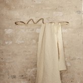 ferm LIVING ファームリビング タオルハンガー Curvature 壁掛けおしゃれ ウォールハンガー 真鍮 北欧 雑貨 インテリア キッチン バスルーム うねうね ホテルライク フェミニン