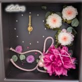 プリザーブドフラワー 花時計 華の時 時計 置き時計 壁掛け 掛け時計 和風 和モダン 還暦祝い 古希 喜寿 傘寿 米寿 卒寿 長寿祝い 退職祝い 母の日 敬老の日 誕生日 記念日 結婚祝い 両親 贈呈品 新築祝い プレゼント ギフト 贈り物 花 ピンポンマム 組紐 パール ブラックフレーム おしゃれ 豪華 ルルズ Lulu＊s