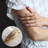 ステンレス トリニティリング 3連リング グリッター 3カラー レディース 指輪 三連リング 重ね付け風 絡み合うデザイン きらきら 大人可愛い 上品 華やか シンプル おしゃれ 女性用 アクセサリー デイリー 普段使い 華奢見え