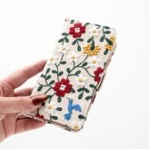 多機種対応 スマホケース 手帳型 【 花と鳥 】 刺繍 サイドマグネット 北欧風 フラワー プレゼント