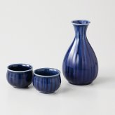 茄子紺　菊型酒器揃 磁器 美濃焼 やきものの里から、暮らしを贈ります。　ギフト 食器 セット テーブルウェア