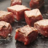 松阪牛 サイコロステーキ 400g 牛肉 国産 冷凍 ステーキ肉 モモ カルビ【沖縄県・離島 配送不可】