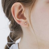 【無料ラッピング】  ヨンドシー 4℃ K10 ホワイトゴールド ピアス ダイヤモンド レディース ブランド 正規品 新品 ギフト プレゼント 人気 おすすめ 誕生日 記念日 クリスマス 送料無料