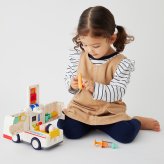 誕生日プレゼント Hola Toys オラトイズ 音がいっぱい 自分で走る きゅうきゅうしゃ 救急車 おもちゃ はたらく車 働く車 乗り物 サイレン 音が鳴る 音楽 ごっこ遊び お医者さんごっこ 人形付き ストレッチャー 体温計 注射器 知育玩具 男の子 女の子 お祝い ギフト