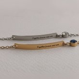 誕生石とカスタム メッセージ プレート ブレスレット