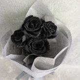 プリザーブドフラワー黒薔薇花束4輪／黒薔薇魔法発動中