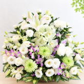 お供え花 お悔やみ 生花アレンジメント Lサイズ 高さ約45cm フラワーアレンジメント 供花 仏花 命日 お盆 お彼岸 法事 四十九日 一周忌 三回忌 枕花【送料別途・地域により異なります】【北海道・沖縄・九州・四国・中国・離島は配送不可】