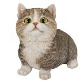 置物 猫 見上げるマンチカン ブラウン 幅16cm woobia ウービア リアル かわいい おしゃれ 玄関 インテリア オブジェ ガーデン マンチカン キジトラ ネコ 動物 アニマル 癒し 棚 北欧 リビング プレゼント ギフト 新築祝い 猫好き