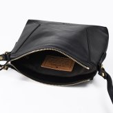 イルビゾンテ IL BISONTE ショルダーバッグ クロスボディバッグ レディース ブラック BCR416PV0001BK374 送別会 誕生日 お中元 結婚祝い 結婚式 高級 父の日 母の日 ホワイトデー