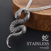ステンレス スネークネックレス ヘビ ペンダントネックレス ダブル喜平チェーン 6面カット 細身 シルバー 燻し アニマル ユニーク リアル 鱗 赤目 メンズ 男性 金属アレルギー対応
