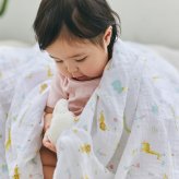 おくるみ スワドル 3枚セット 出産祝い aden+anais エイデンアンドアネイ イヤーオブザスネイク コットンモスリン ダブルガーゼ 大判 約120cm 新生児 退院 内祝い 出産内祝い 男の子 女の子 ギフト 専用ボックス入り ガーゼケット ブランケット 授乳ケープ おむつ替えシート