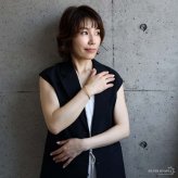 ステンレス スパイラルバングル ゴールド レディース ブレスレット ツイスト ねじり 細身 華奢 上品 おしゃれ 女性用 腕輪 アクセサリー シンプル きれいめ カジュアル 大人 女性 ファッション 手元コーデ 重ね付け 春