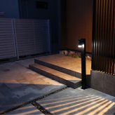 LEDコーナーポール エクステリア 屋外 コーナーポール 明暗センサ 明るさセンサー ポール ガーデン LED 電球色 黒色 DIY 不正侵入 アルミ製 日本製 LEDポール ガーデンポール 屋外ポール 家具 インテリア 新生活 暮らし 生活用 用品 庭