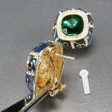 七宝焼グリーン17面カット人工石合金大ぶりピアスシルバー925ポスト