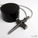ステンレス 杭 クロス 燻し風 ネックレス メンズ 十字架 ブラック ペンダント 木目調 立体 モチーフ チェーン アクセサリー 個性的 ロック バイカー アメカジ カジュアル 首飾り 装飾 ダーク 胸元 コーデ 金属アレルギー対応