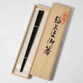 輪島塗 本乾漆 黒【ラッピング・熨斗対応可／桐箱でお届け】高級箸 輪島 日本製 滑り止め加工付き 誕生日 両親 父 母 夫婦 祖父母 結婚記念日 父の日 母の日 敬老の日 特別 友達 カップル パートナー お揃い 家族 おしゃれ キラキラ 箔 結婚祝い 新築祝い 国内生産 上品 優美 上司 先輩 後輩 新生活 世界に一つ 海外へのお土産に 乾燥漆 伝統工芸　漆　漆器
