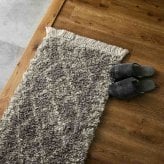 ラグ カーペット 玄関マット50×80cm シェイス グレー 優しいカラー 遊び毛防止 お手入れ簡単 ポリプロピレン パイル長 ノット数 エジプト 丸巻き 梱包サイズ