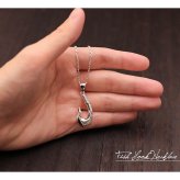 ハワイアンジュエリー フィッシュフック モアナ 誕生石入れ可 ペンダントトップ スクロールシンプル シルバー925 ネックレス チェーン別売 ペンダントヘッド メール便 メンズ レディース 誕生日 プレゼント ハロウィン 【品番：SP2724】