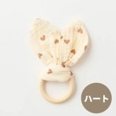 SALE ￥1980→￥980【名入れ 無料】うさ耳 リング 木製 歯固め ガーゼ 木製 名入れ 誕生日 ベビー 木製玩具 出産祝い おしゃぶり ファーストトイ 歯茎マッサージ ギフト ベビーラトル お食い初め 赤ちゃん 布 かわいい 新生児 おもちゃ 名入れ刻印