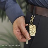 ハワイアン彫り ドッグタグ 刻印無料 ペンダントトップ 真鍮 キーホルダー ネックレス チェーン ミリタリー メンズ レディース 誕生日 プレゼント ハロウィン 【品番：TAG-BR】