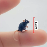 ミニチュア マウス 置物 2個セット 白 黒 約1.5cm 小さい ネズミ フィギュア ドールハウス ジオラマ デスク 卓上 インテリア 雑貨 かわいい 飾り 撮影小物