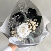 プリザーブドフラワー／黒と白薔薇のシックな3輪花束